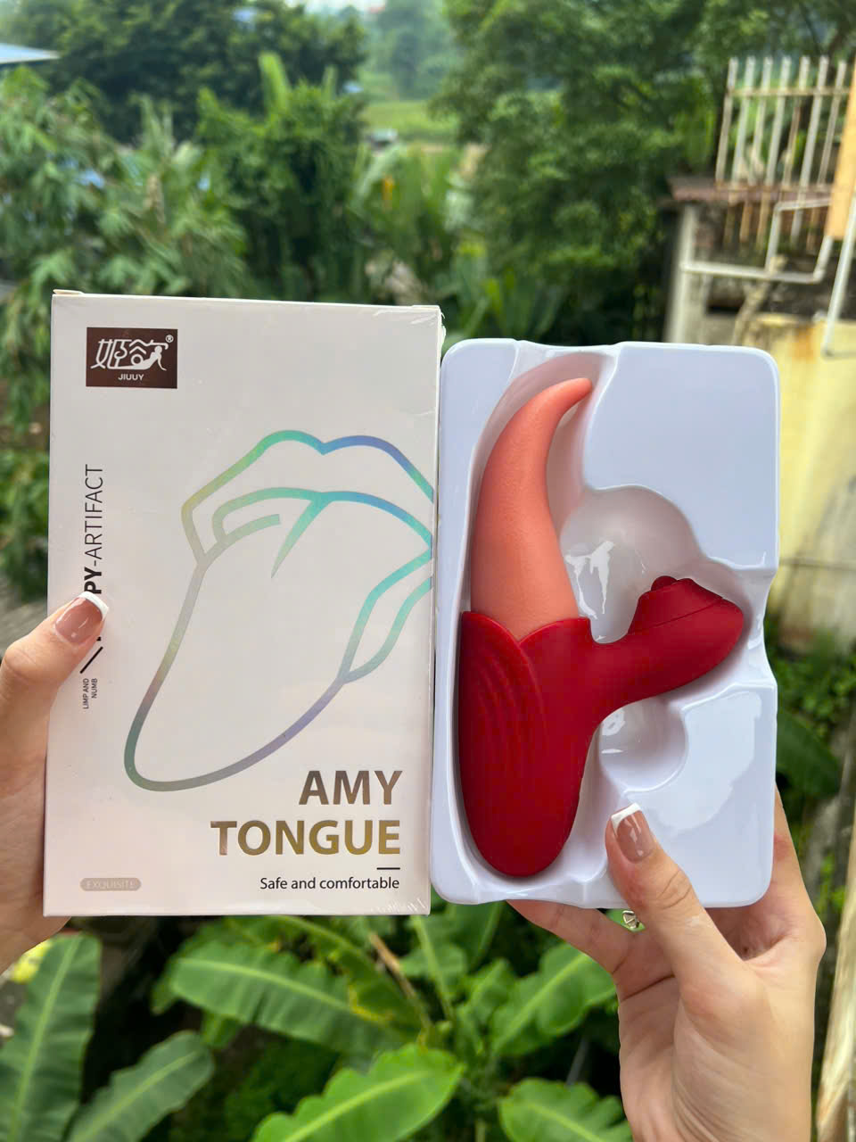 Lưỡi liếm rung bú hút hột le Amy