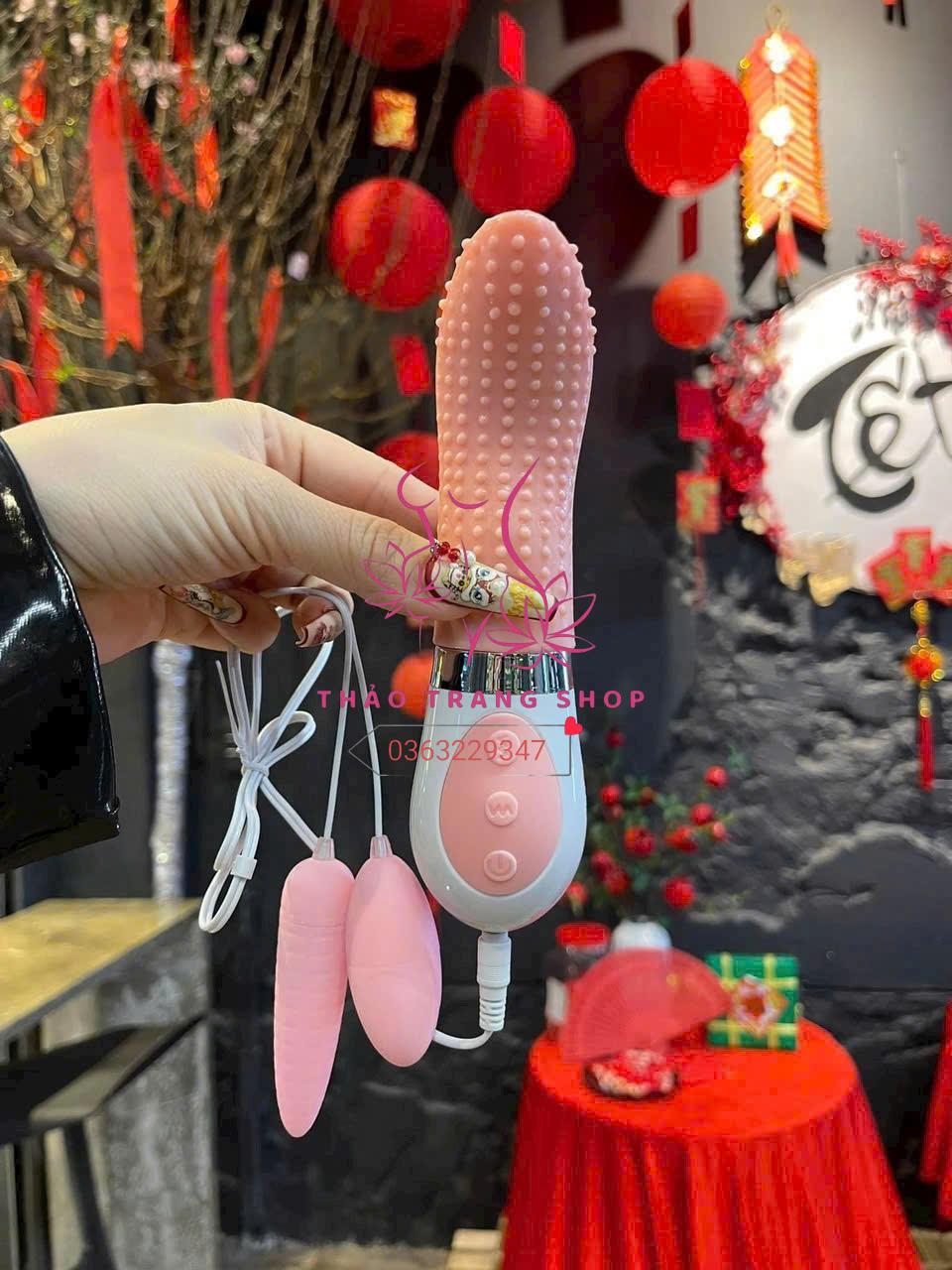 Lưỡi liếm âm đạo kết hợp trứng rung 2 đầu siêu sướng